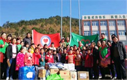 量能收到“助力老區(qū)、關(guān)愛(ài)助學(xué)”錦旗